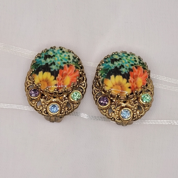 Vintage Signed West Germany Floral/Flower Gold Tone Filigree Clip On Earrings - Picture 1 of 6